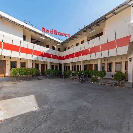 Hotel RedDoorz near Pasar Pagi Cirebon 2 Esterno foto